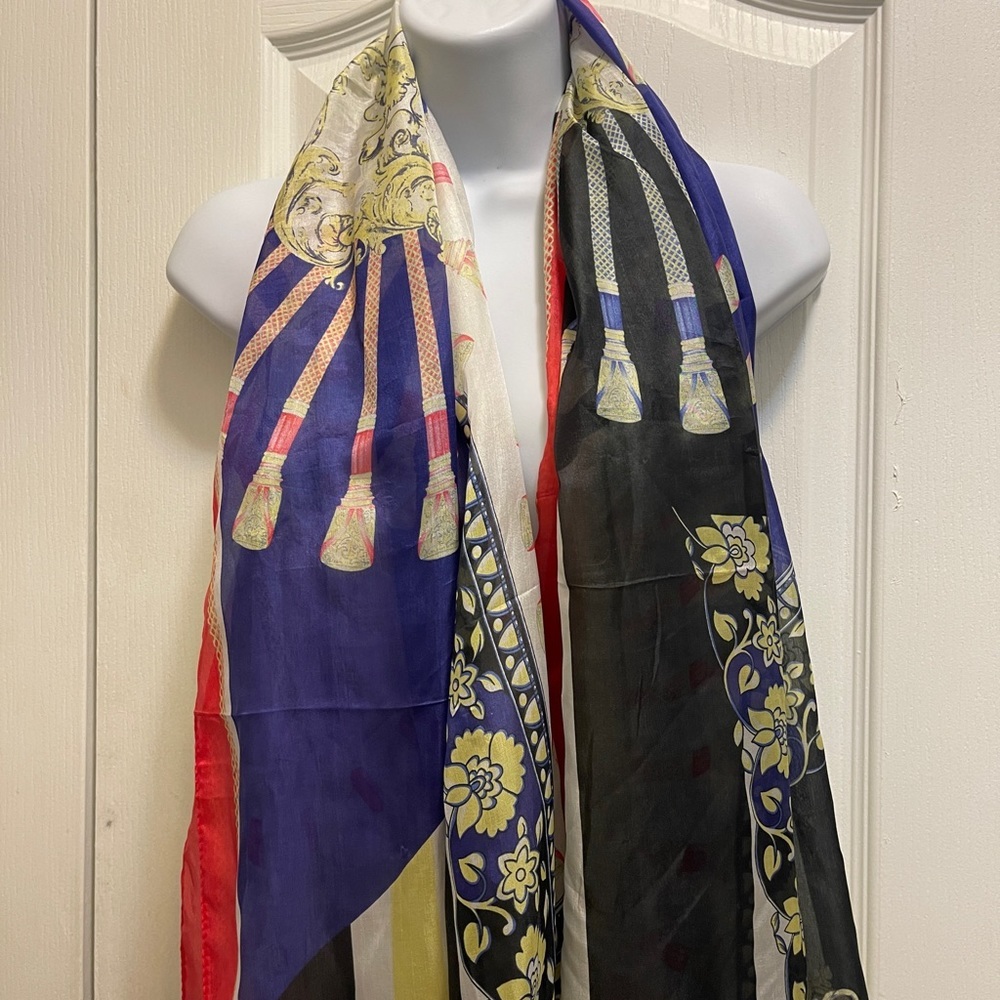 A large 100% silk scarf can be used as a wrapper or Hijab - Picture 14 of 16